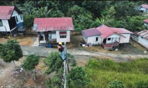 690ad3774726b-puluhan-tahun-menanti-ribuan-warga-di-murung-raya-akhirnya-nikmati-listrik-pln_1265_711