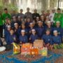 Jajaran DPC PKB Barito Utara bersama keluarga besar Pondok Pesantren Darussalam Al Mubarakah dalam kegiatan berbagi sembako untuk memperingati Hari Santri Nasional 2026 di Kelurahan Jingah, Muara Teweh. (Dok. Istimewa).